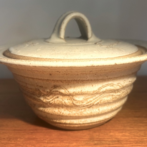 Handcrafted art pottery bowl with lid white glaze marked - Picture 1 of 12